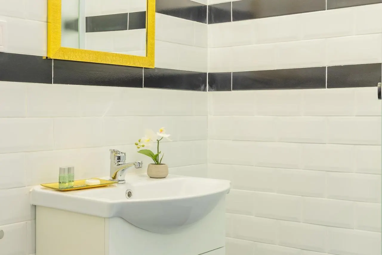 Chateau: Upscale Suites In Bucharest'S Historical Center! 0*, Bucharest
