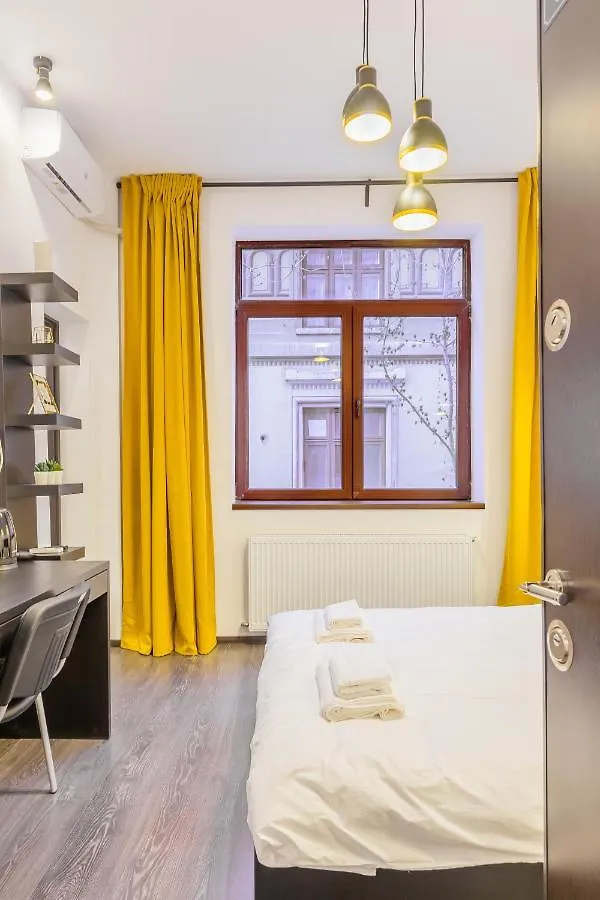 Chateau: Upscale Suites In Bucharest'S Historical Center! Aparthotel Boekarest