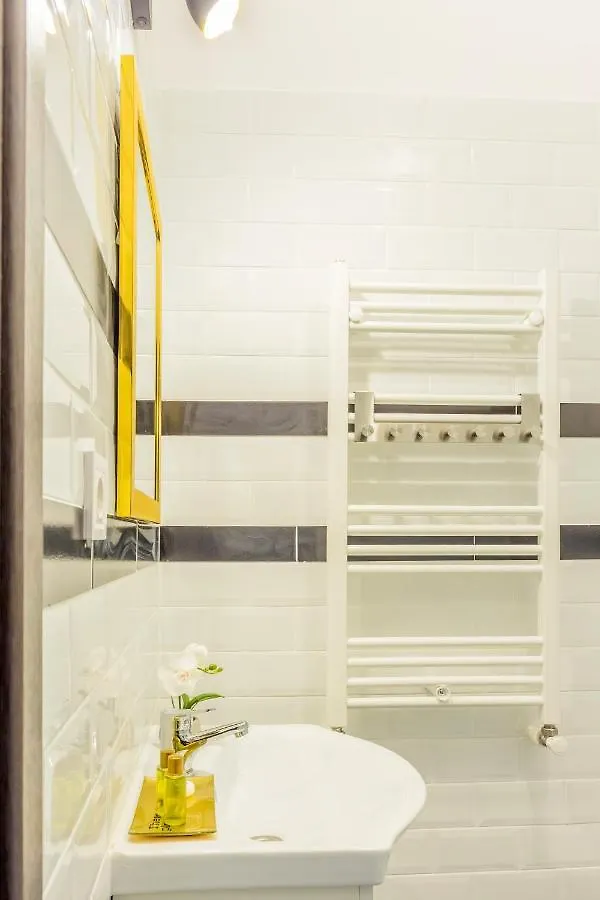 Chateau: Upscale Suites In Bucharest'S Historical Center! Roemenië